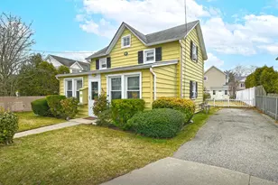 46 Cedar St, Amityville, NY 11701 - Photo 2