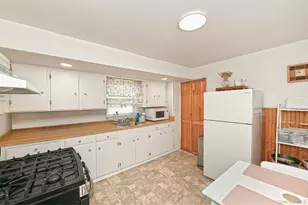 46 Cedar St, Amityville, NY 11701 - Photo 8