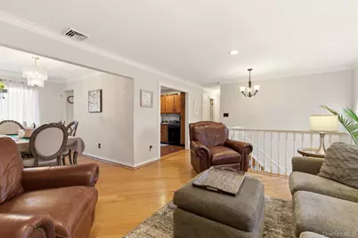 17 Westminster Lane, West Islip, NY 11795 - Photo 4
