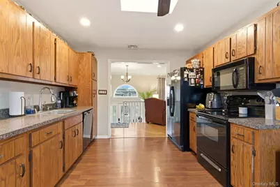 17 Westminster Lane, West Islip, NY 11795 - Photo 8