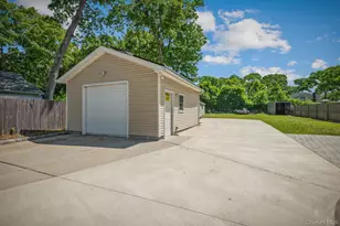 289 Magnolia Dr, Selden, NY 11784 - Photo 22