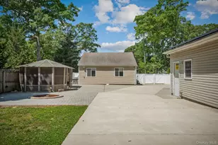 289 Magnolia Dr, Selden, NY 11784 - Photo 14