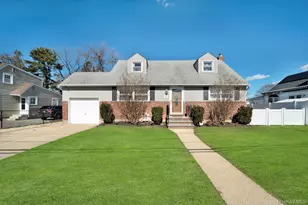 54 Cypress Ave, Bethpage, NY 11714 - Photo 2