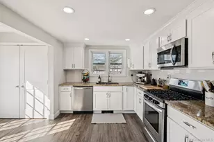 72 Waverly Ave, Patchogue, NY 11772 - Photo 14