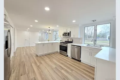 21 Possum Lane, East Setauket, NY 11733 - Photo 2