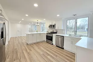 21 Possum Ln, East Setauket, NY 11733 - Photo 2