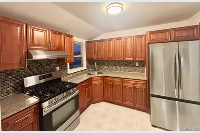 139-10 254th Street #2nd Floor, Rosedale, NY 11422 - Photo 2