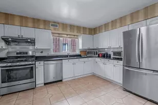 82-04 141st St, Briarwood, NY 11435 - Photo 8