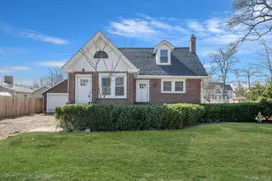 44 Elizabeth Ave, Smithtown, NY 11787 - Photo 2