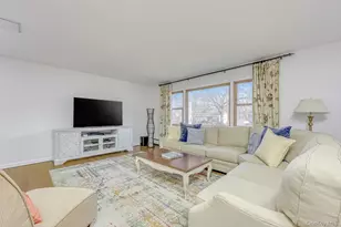 7 E Mayer Dr, Suffern, NY 10901 - Photo 10