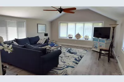 1 Washington Avenue E, Hampton Bays, NY 11946 - Photo 4