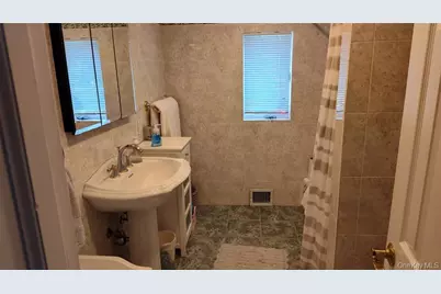 1 Washington Avenue E, Hampton Bays, NY 11946 - Photo 8