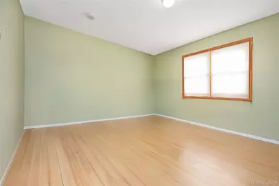 8 Alexander Avenue, Farmingdale, NY 11735 - Photo 18