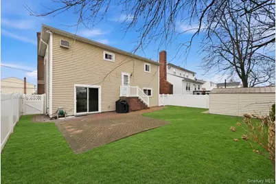 557 Southside Avenue, Freeport, NY 11520 - Photo 38