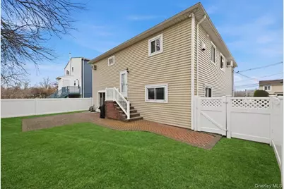 557 Southside Avenue, Freeport, NY 11520 - Photo 40