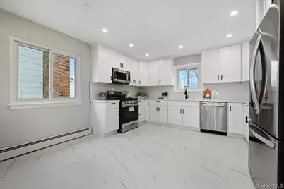 557 Southside Avenue, Freeport, NY 11520 - Photo 16