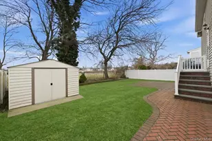 557 Southside Ave, Freeport, NY 11520 - Photo 36