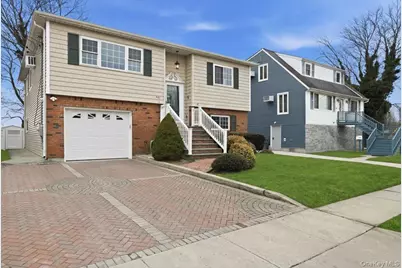557 Southside Avenue, Freeport, NY 11520 - Photo 1