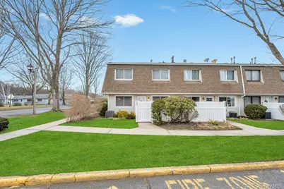 199 Storm Drive, Holtsville, NY 11742 - Photo 2