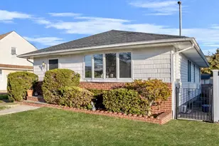 425 Jackson St, Oceanside, NY 11572 - Photo 2