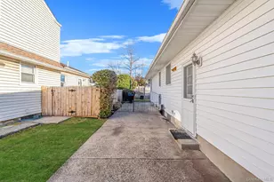 425 Jackson St, Oceanside, NY 11572 - Photo 4