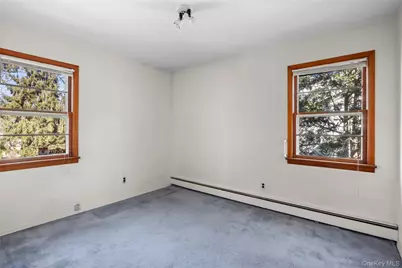 11 Delaware Avenue, Port Washington, NY 11050 - Photo 10