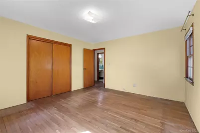 11 Delaware Avenue, Port Washington, NY 11050 - Photo 14