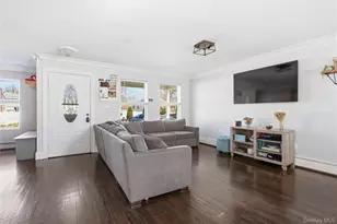 254 40th St, Copiague, NY 11726 - Photo 4