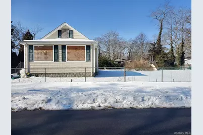 30 Franklin Avenue, Mastic, NY 11950 - Photo 2