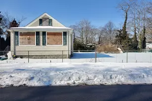 30 Franklin Ave, Mastic, NY 11950 - Photo 2