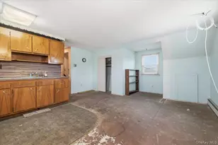 158 Burns Ave, Hicksville, NY 11801 - Photo 20