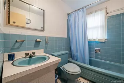 158 Burns Avenue, Hicksville, NY 11801 - Photo 22