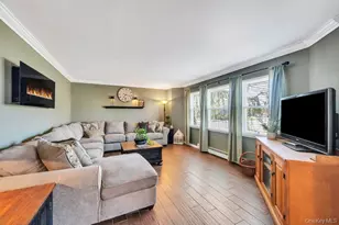 21 Burwood Ln, Coram, NY 11727 - Photo 8