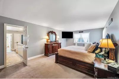 21 Burwood Lane, Coram, NY 11727 - Photo 18