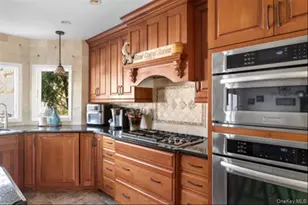 129 Bishop Ln, Holbrook, NY 11741 - Photo 8