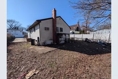 388 Vespucci Avenue, Copiague, NY 11726 - Photo 4