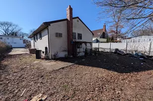 388 Vespucci Ave, Copiague, NY 11726 - Photo 4