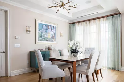 2000 Royal Court #2101, North Hills, NY 11040 - Photo 2