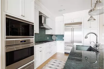 2000 Royal Court #2101, North Hills, NY 11040 - Photo 8