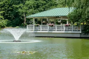 100 Hilton Ave, Garden City, NY 11530 - Photo 42