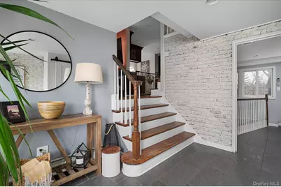 29 Fox Court, Hicksville, NY 11801 - Photo 2