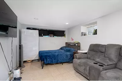 29 Fox Court, Hicksville, NY 11801 - Photo 16