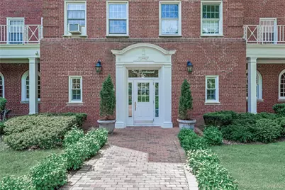 90 Knightsbridge Road #3N, Great Neck, NY 11021 - Photo 2