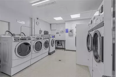 90 Knightsbridge Road #3N, Great Neck, NY 11021 - Photo 14