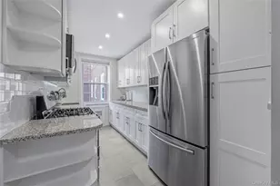 90 Knightsbridge Rd, Great Neck, NY 11021 - Photo 8