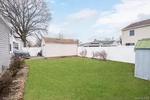 527 Willow St, West Hempstead, NY 11550 - Photo 18