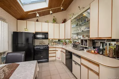 527 Willow Street, West Hempstead, NY 11550 - Photo 6