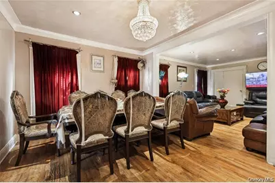 8747 139th Street, Jamaica, NY 11435 - Photo 2