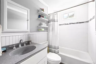 432 Bohemia Parkway, Sayville, NY 11782 - Photo 8