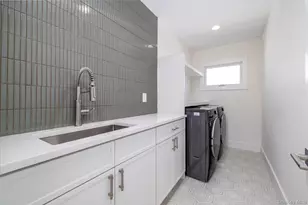 8 Van Cott Pl, North Bellmore, NY 11710 - Photo 10